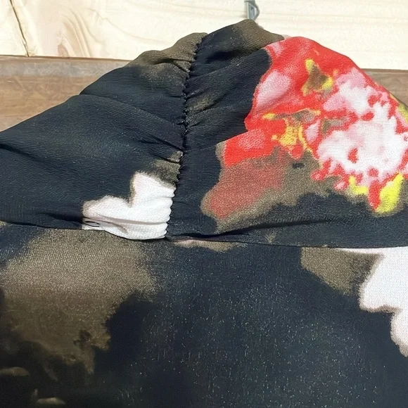 T Tahari size large black floral 3/4 sleeve blouse - Picture 8 of 10